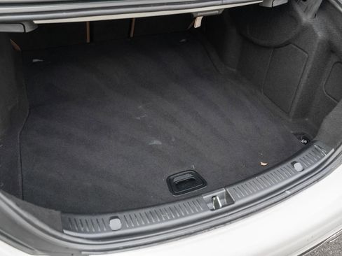 Used 2018 Mercedes-Benz E 300 E 300 4MATIC Sedan 4D w/ Premium 1 Package image 9