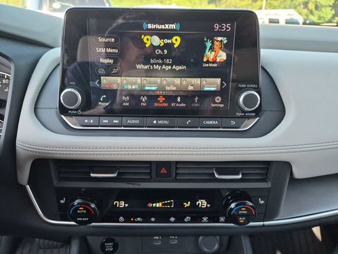 Used 2025 Nissan Rogue SV w/ SV Premium Package FWD image 35