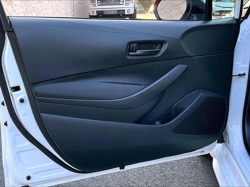 Used 2025 Toyota Corolla LE image 21