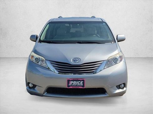 Used 2015 Toyota Sienna XLE FWD image 2