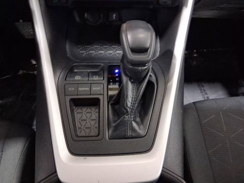 Used 2020 Toyota RAV4 XLE FWD image 25