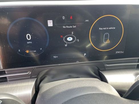 Used 2024 Hyundai Kona Limited FWD image 12