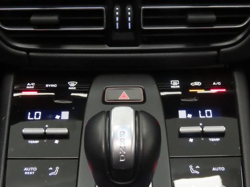 Certified 2025 Porsche Macan AWD/4WD image 25