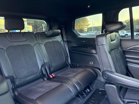 Used 2023 Jeep Grand Cherokee L Laredo image 19