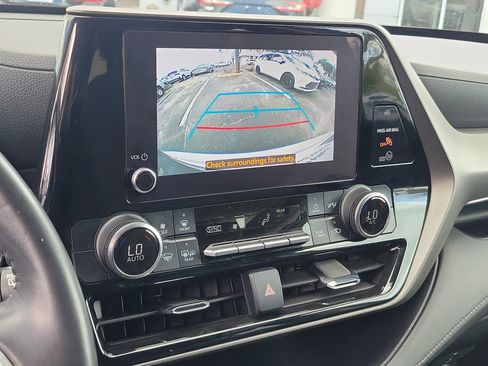 Used 2023 Toyota Highlander LE image 26