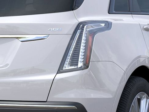 New 2026 Cadillac XT5 Sportv w/ LPO, Floor Liner Package image 11