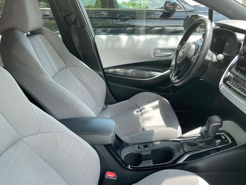 Used 2023 Toyota Corolla SE FWD image 2
