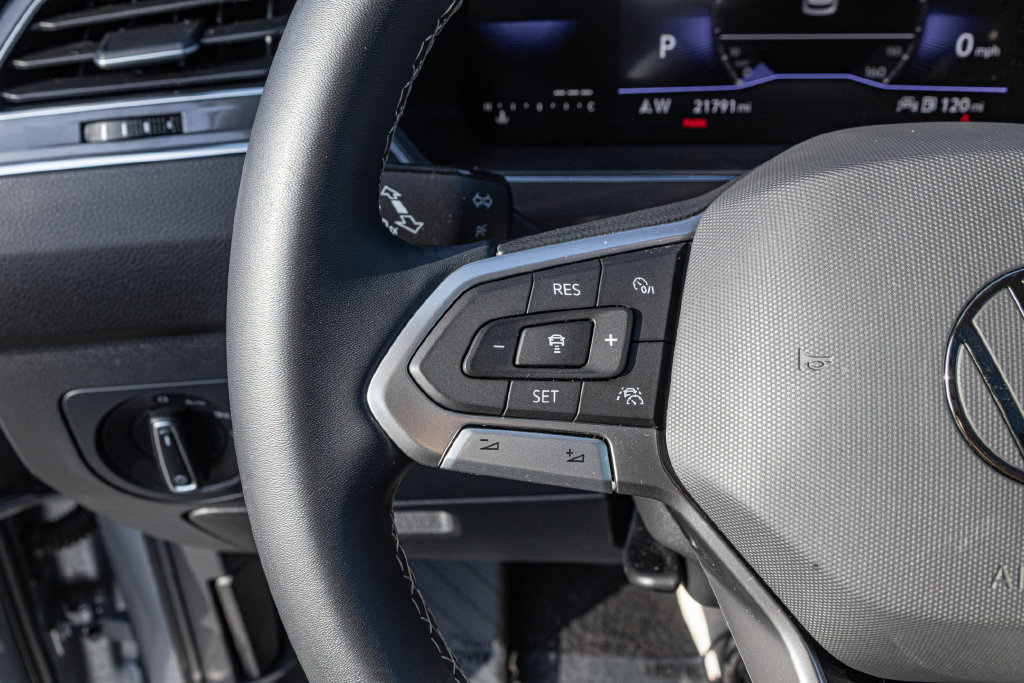 Certified 2023 Volkswagen Tiguan SE w/ Panoramic Sunroof Package FWD image 24