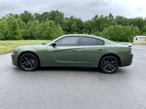 Used 2022 Dodge Charger SXT w/ Blacktop Package RWD image 4