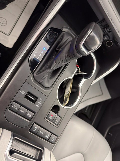 Used 2020 Toyota Highlander XLE AWD/4WD image 39