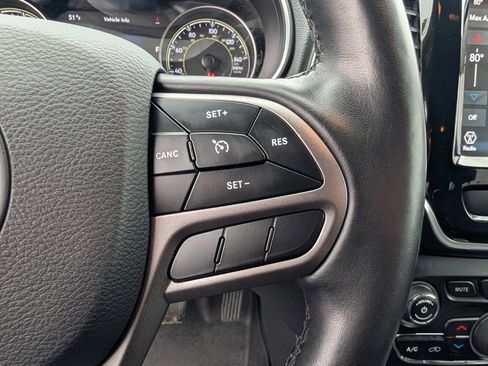 Used 2020 Jeep Cherokee Limited image 27