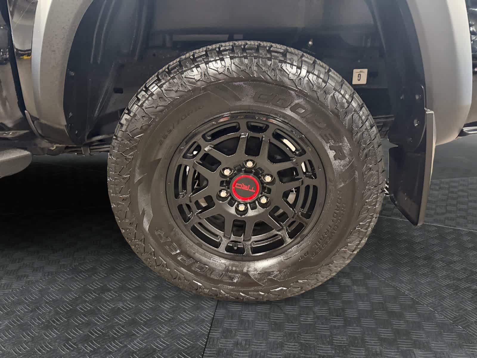 Used 2023 Toyota Tacoma TRD Off-Road w/ Black Out Package (TMS) AWD/4WD image 15