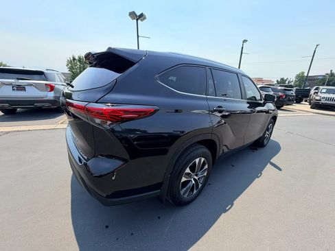 Used 2023 Toyota Highlander XLE AWD/4WD image 4