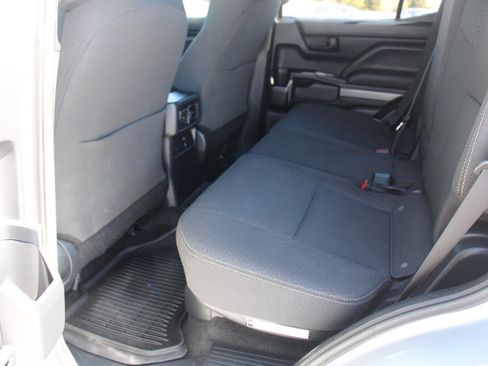Certified 2025 Toyota 4Runner SR5 AWD/4WD image 15