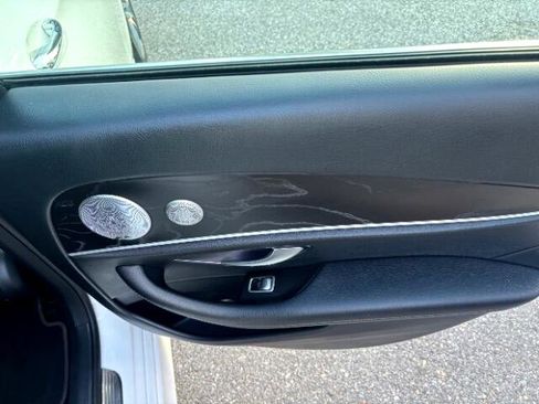 Used 2018 Mercedes-Benz E 300 E300 Luxury 4MATIC Sedan image 45