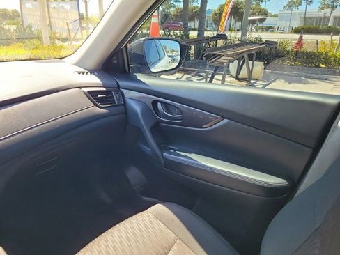 Used 2020 Nissan Rogue S image 19