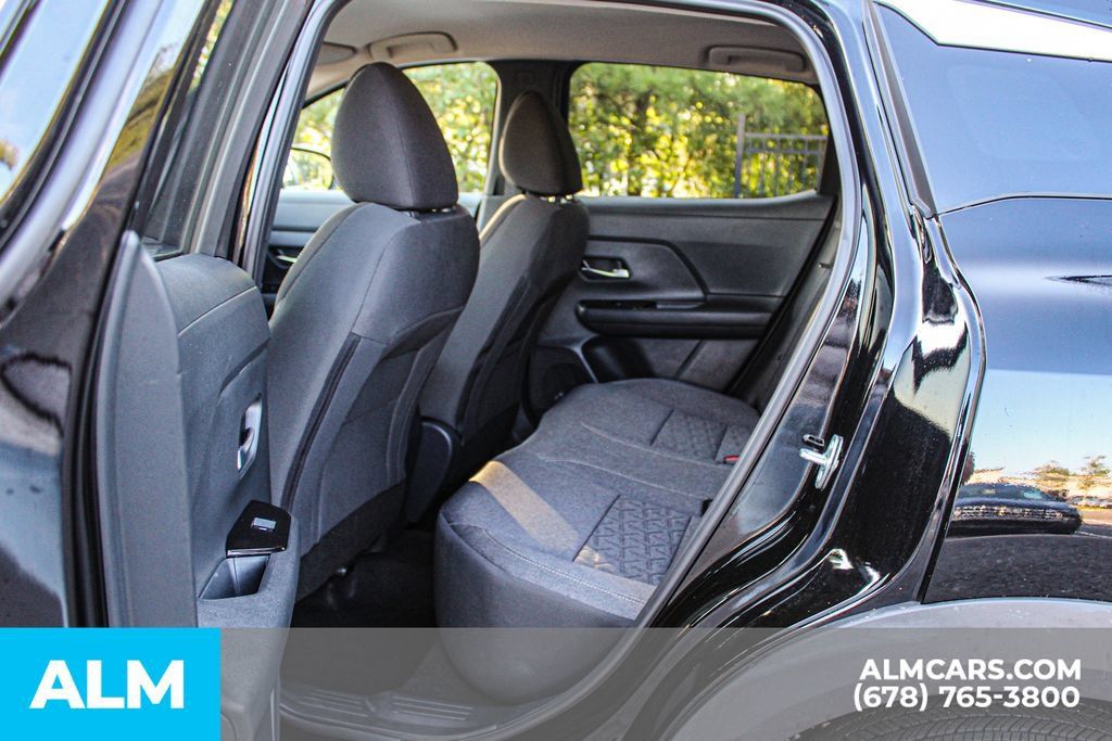 Used 2025 Nissan Kicks SV FWD image 11
