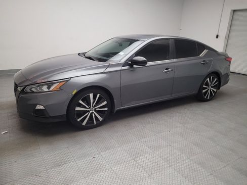Used 2019 Nissan Altima 2.5 SR w/ SR Premium Package FWD image 2