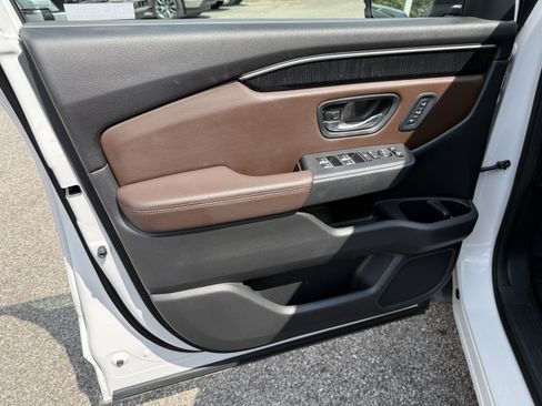 Used 2023 Honda Pilot Elite image 13