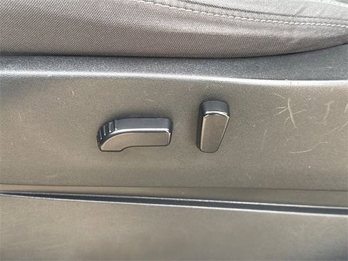 Used 2022 Nissan Frontier SV image 21