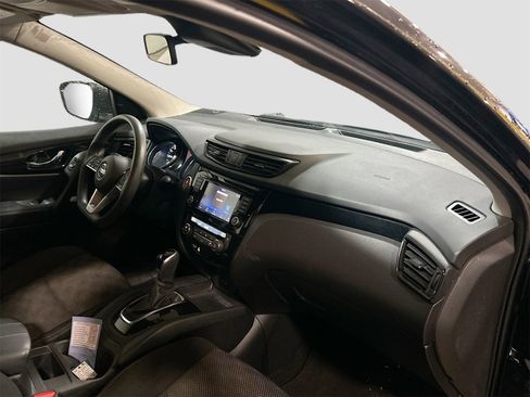 Used 2020 Nissan Rogue Sport SV image 28