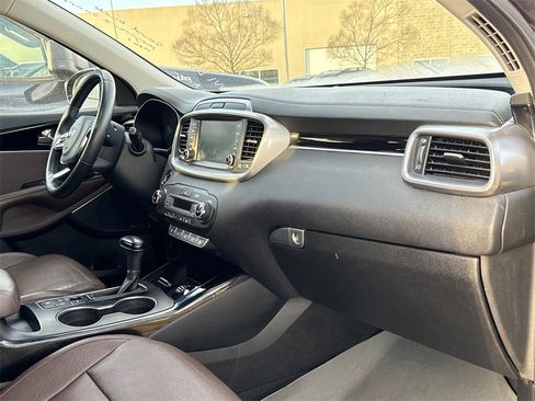 Used 2019 Kia Sorento SX w/ SX Touring Package image 14