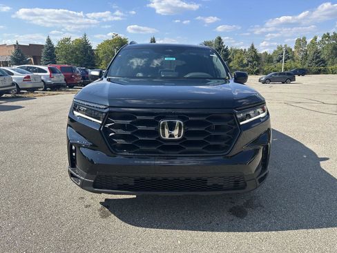 New 2025 Honda Pilot Sport image 2