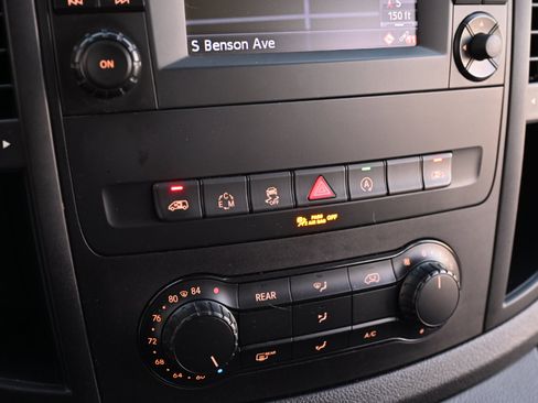 Used 2018 Mercedes-Benz Metris Passenger image 28