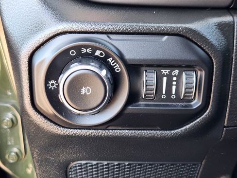 Used 2022 Jeep Wrangler Unlimited Sport image 25