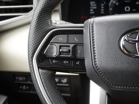 Used 2024 Toyota Sequoia Capstone AWD/4WD image 19