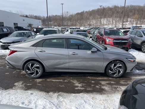 Used 2024 Hyundai Elantra SEL w/ Convenience Package image 6