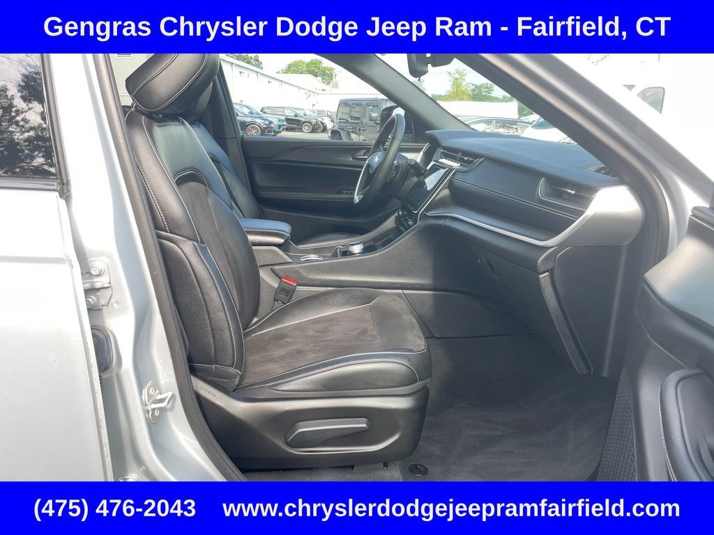 Used 2023 Jeep Grand Cherokee L Altitude AWD/4WD image 19