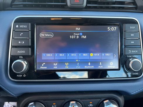 Used 2025 Nissan Versa SV FWD image 19