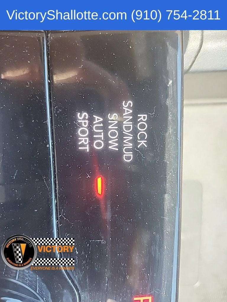 Used 2025 Jeep Grand Cherokee L Summit AWD/4WD image 8