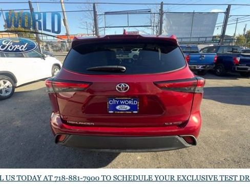 Used 2022 Toyota Highlander XLE image 4