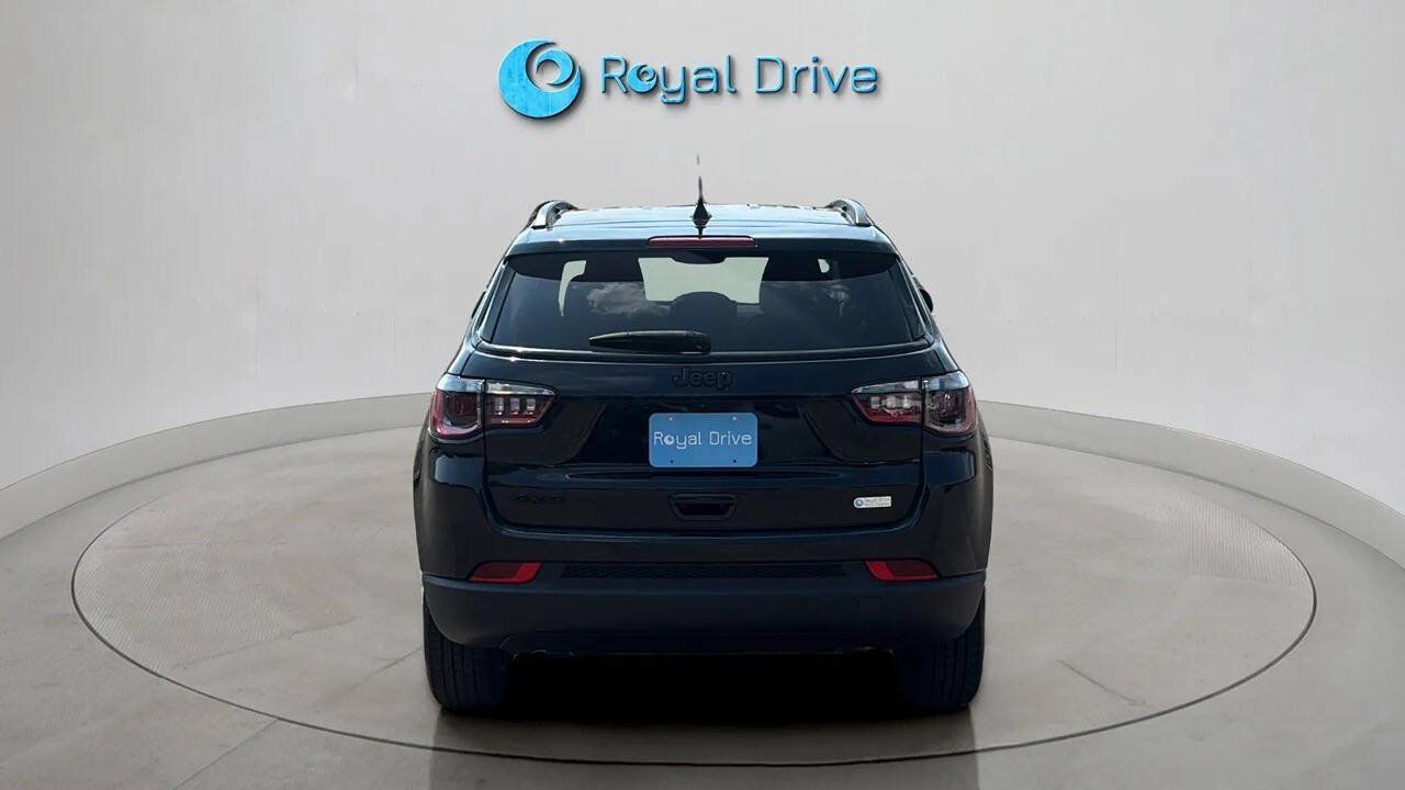 Used 2024 Jeep Compass Latitude w/ Convenience Group AWD/4WD image 5