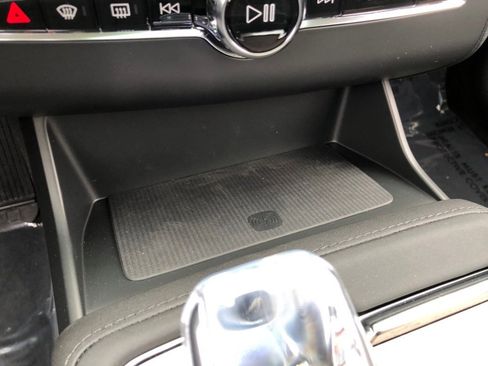 New 2026 Volvo XC90 B6 Plus w/ Protection Package Premier image 27