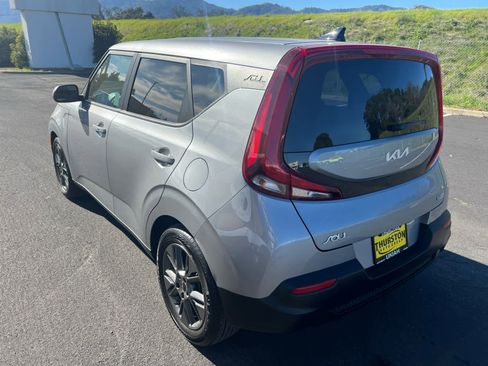 Used 2022 Kia Soul EX image 8