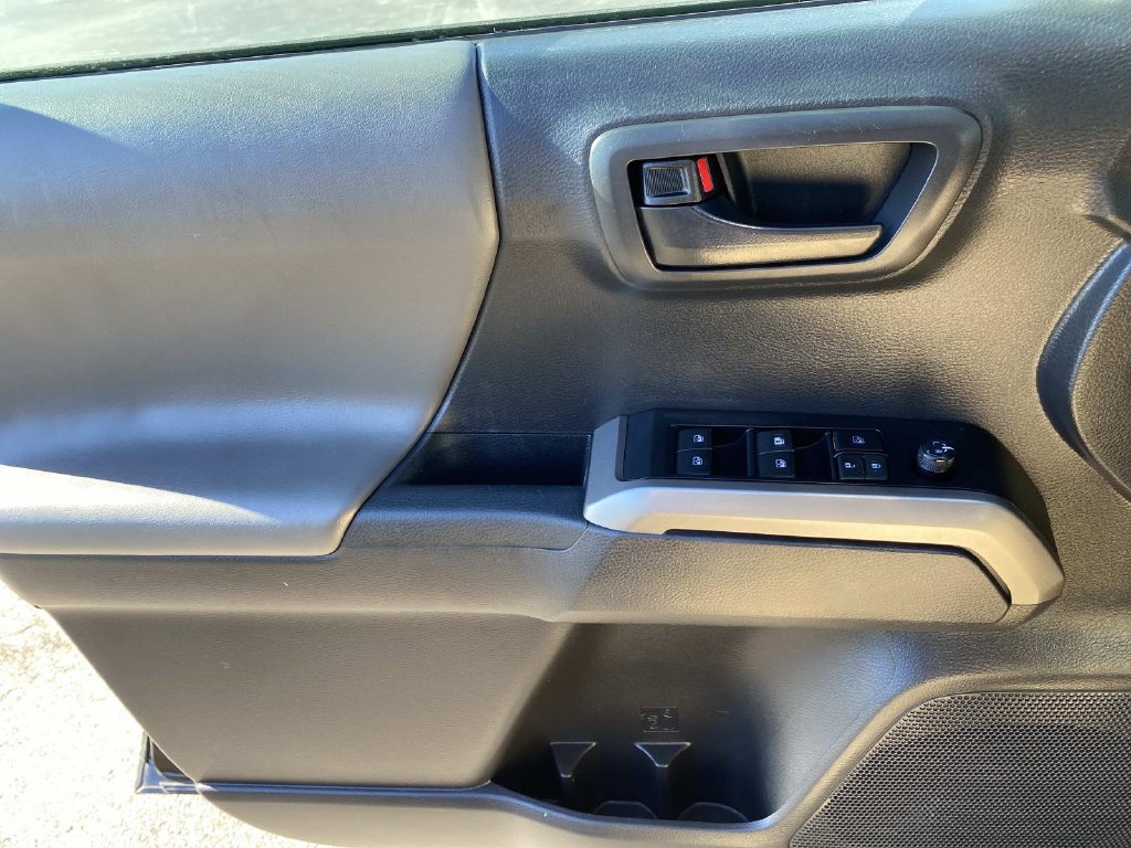 Used 2022 Toyota Tacoma SR5 AWD/4WD image 22