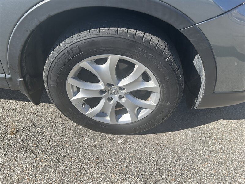 Used 2011 MAZDA CX-9 Touring w/ Moonroof & Bose Audio Pkg AWD/4WD image 31
