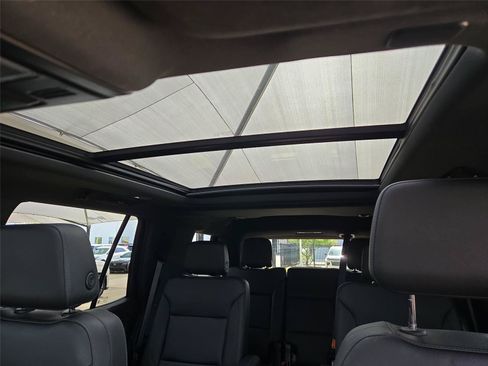Used 2024 Chevrolet Tahoe Z71 w/ Luxury Package AWD/4WD image 9