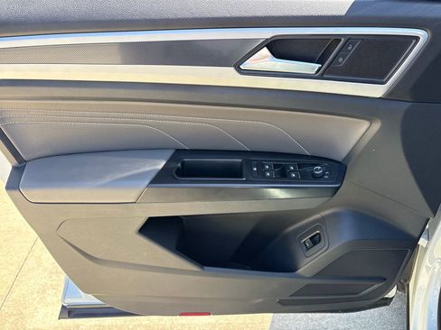 Used 2021 Volkswagen Atlas Cross Sport SE w/ V6 Towing Package image 15