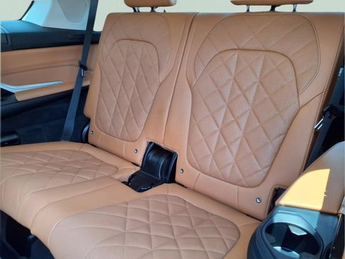 Used 2023 BMW X7 xDrive40i w/ Premium Package AWD/4WD image 12