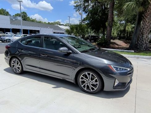 Used 2020 Hyundai Elantra Limited FWD image 3