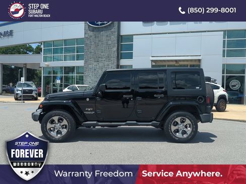 Used 2017 Jeep Wrangler Unlimited Sahara w/ Connectivity Group AWD/4WD image 4