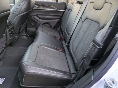New 2026 Jeep Grand Cherokee Altitude AWD/4WD image 24