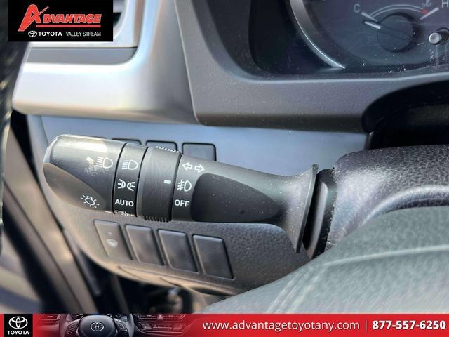 Used 2018 Toyota Highlander Plus AWD/4WD image 25