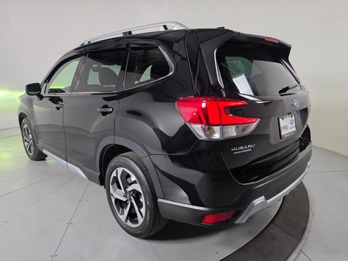 Used 2023 Subaru Forester Touring image 3