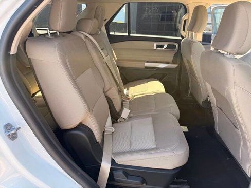 Used 2022 Ford Explorer XLT AWD/4WD image 12