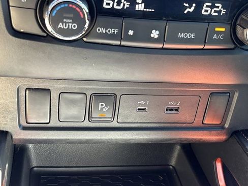 Used 2022 Nissan Frontier PRO-4X w/ Technology Package AWD/4WD image 34